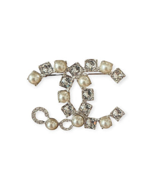 Chanel Pearl & crystal CC brooch - 2020